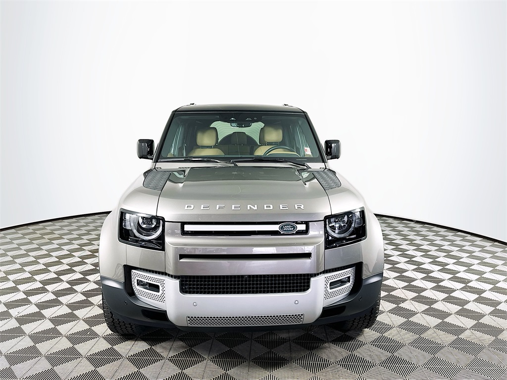 2025 Land Rover Defender 110 S photo 2