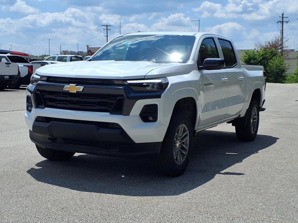 2025 Chevrolet Colorado Work Truck LT photo 2