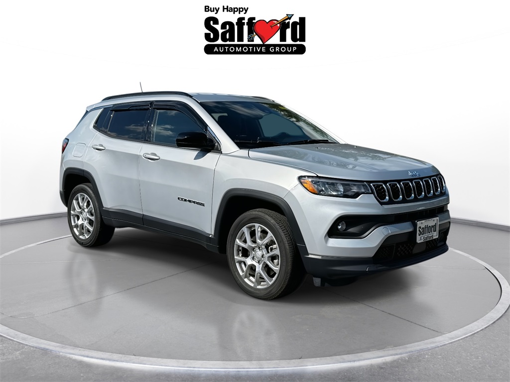 2024 Jeep Compass Latitude Lux photo 5