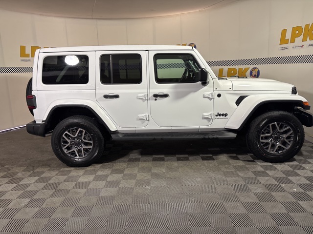 2025 Jeep Wrangler Sahara photo 2