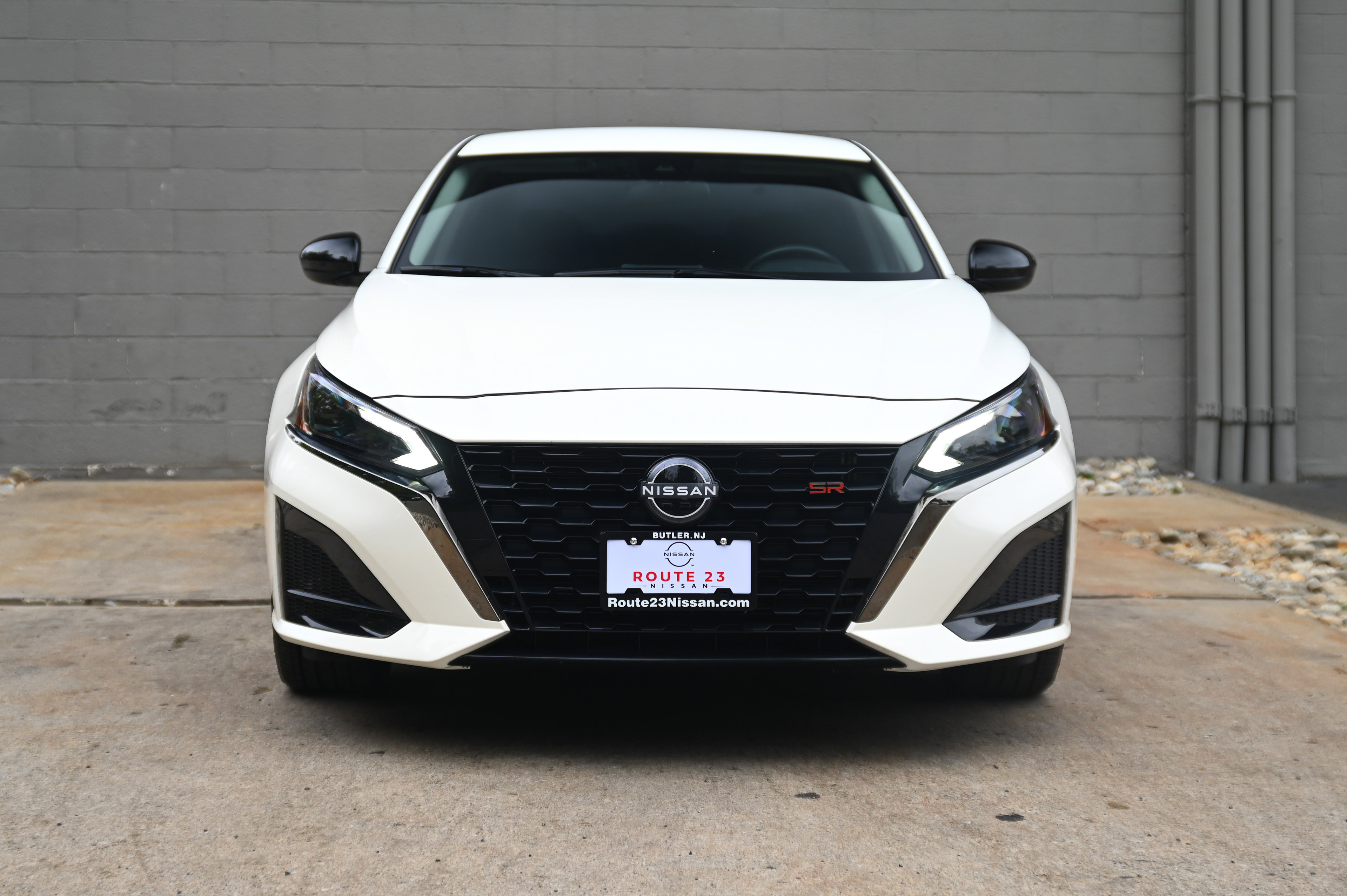 2025 Nissan Altima SR photo 2