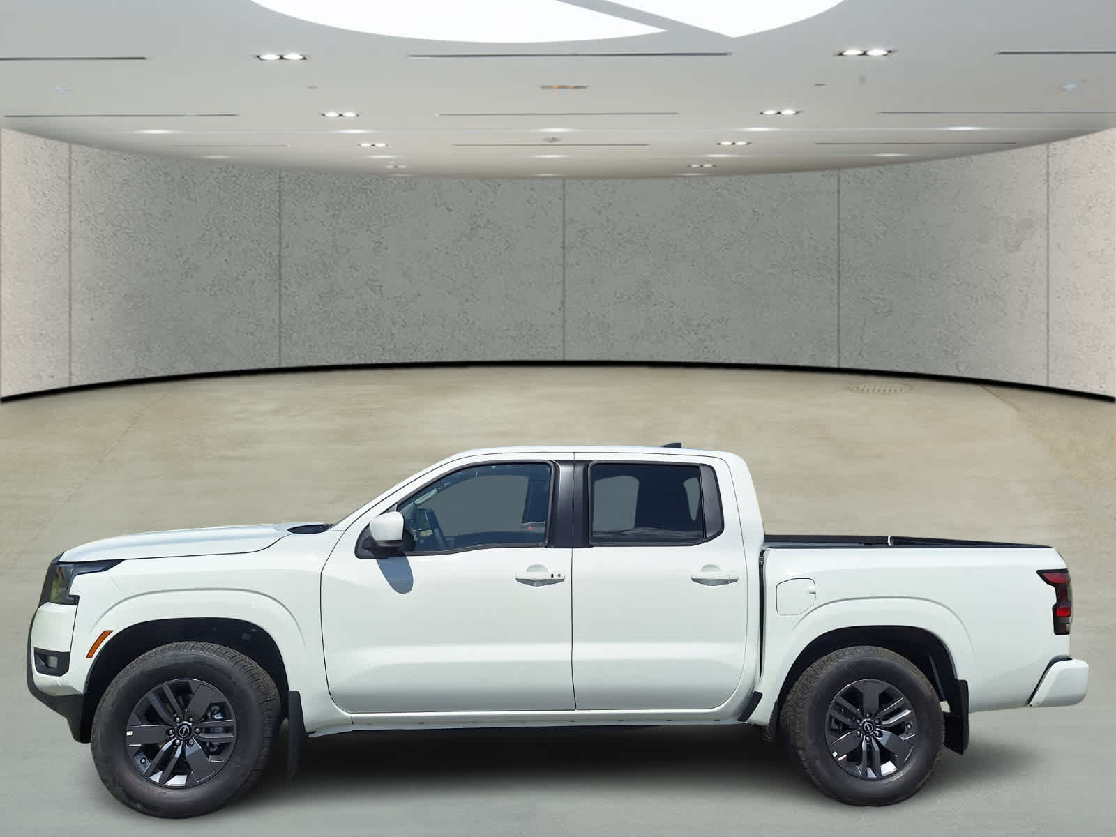 2025 Nissan Frontier Crew Cab SV photo 2