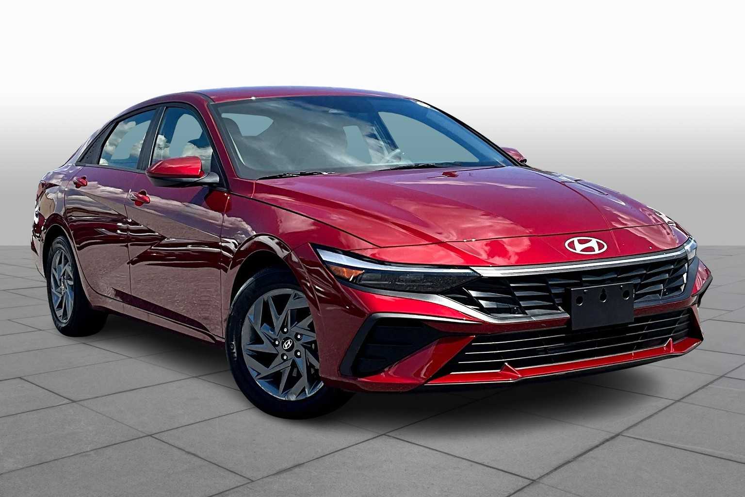 2024 Hyundai Elantra SEL photo 2