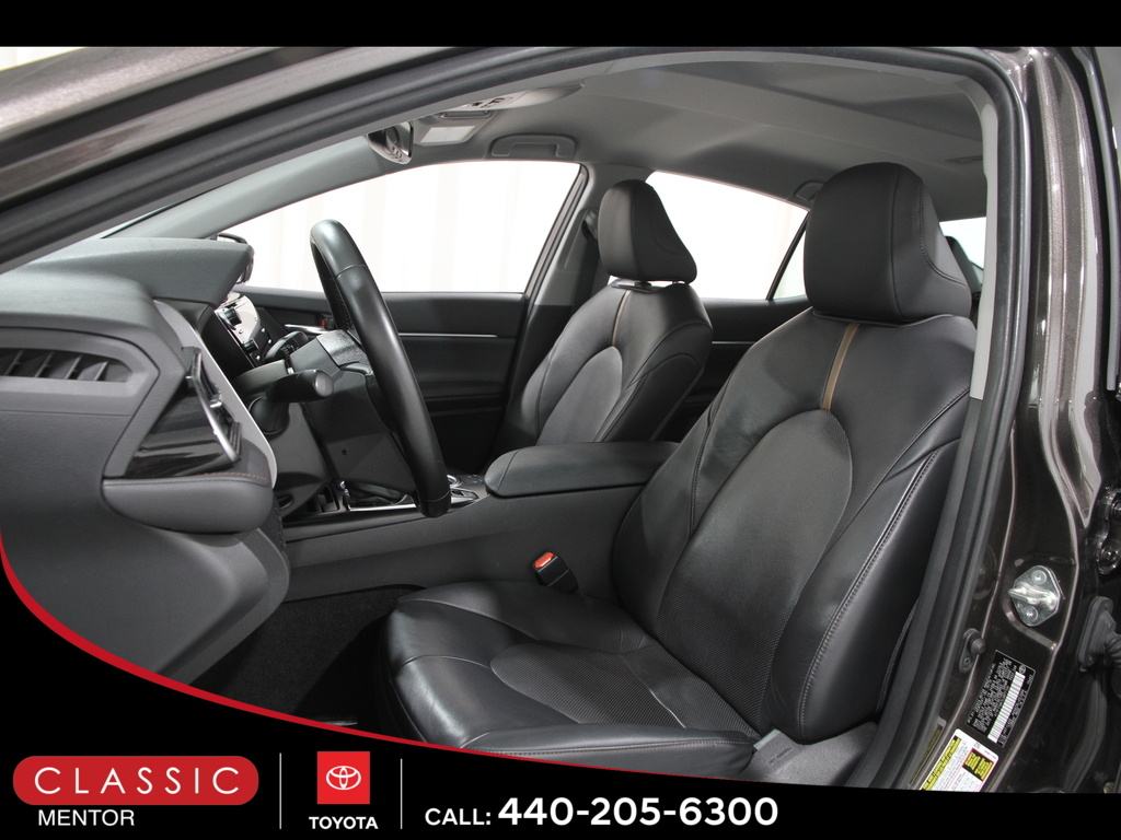 2020 Toyota Camry XLE photo 2