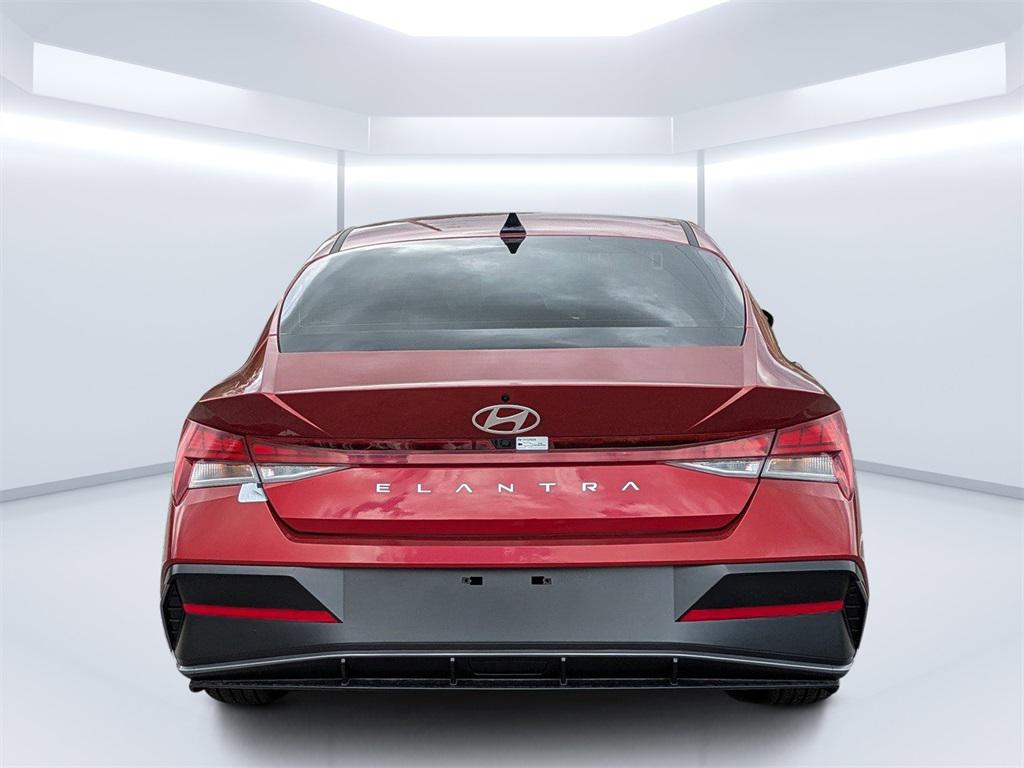 2025 Hyundai Elantra SEL Convenience photo 4