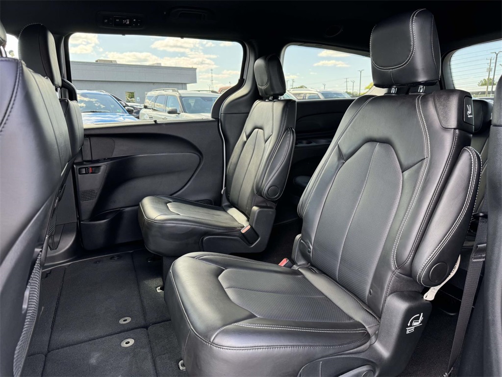 2025 Chrysler Voyager LX photo 15