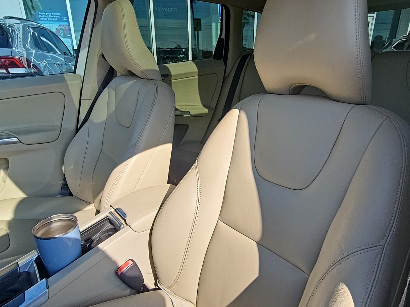 2015 Volvo XC60 Premier R-Design photo 2