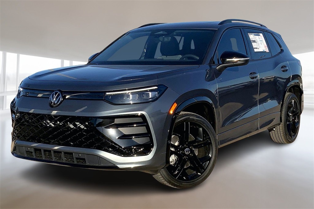 2026 Volkswagen Tiguan SE R-LINE BLACK's photo