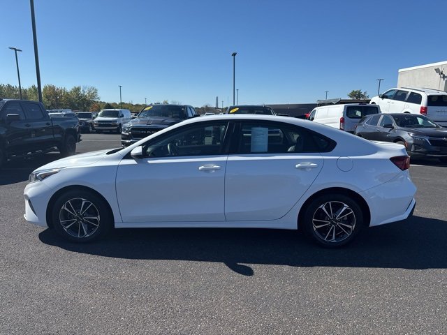 2022 Kia Forte LXS photo 3