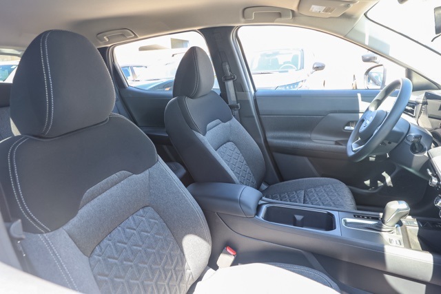 2025 Nissan Kicks SV photo 18