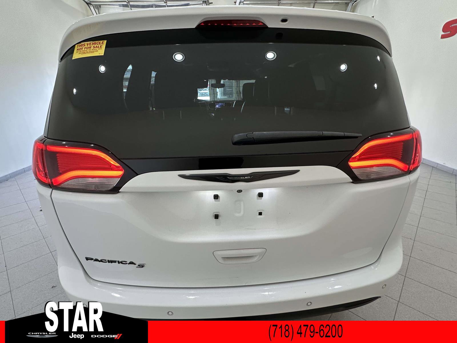 2018 Chrysler Pacifica Touring L photo 2