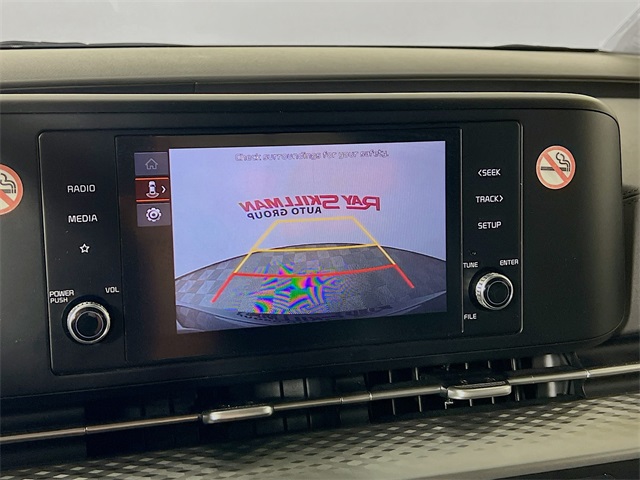 2024 Kia Carnival LX photo 16