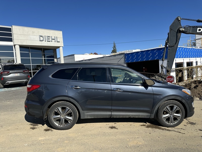 2016 Hyundai Santa Fe SE photo 3