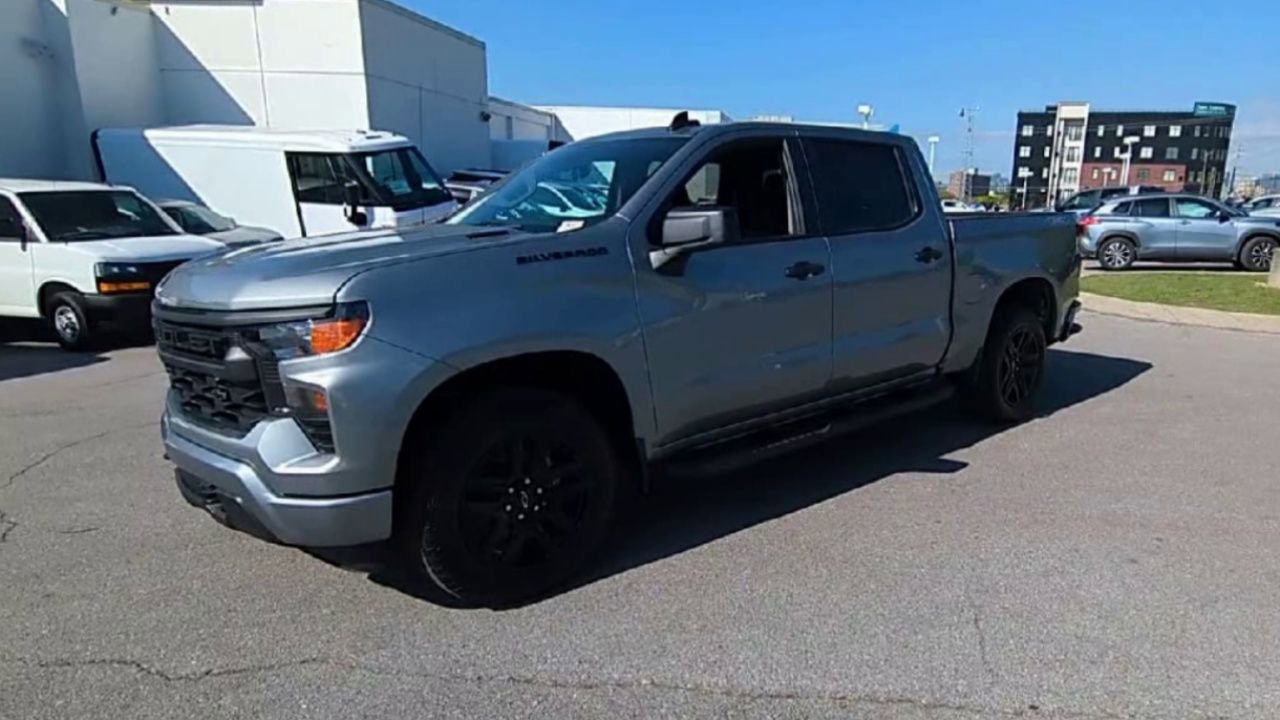 2026 Chevrolet Silverado 1500 Custom photo 4