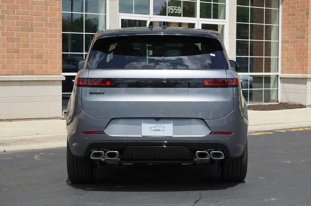 2025 Land Rover Range Rover Sport SE photo 3