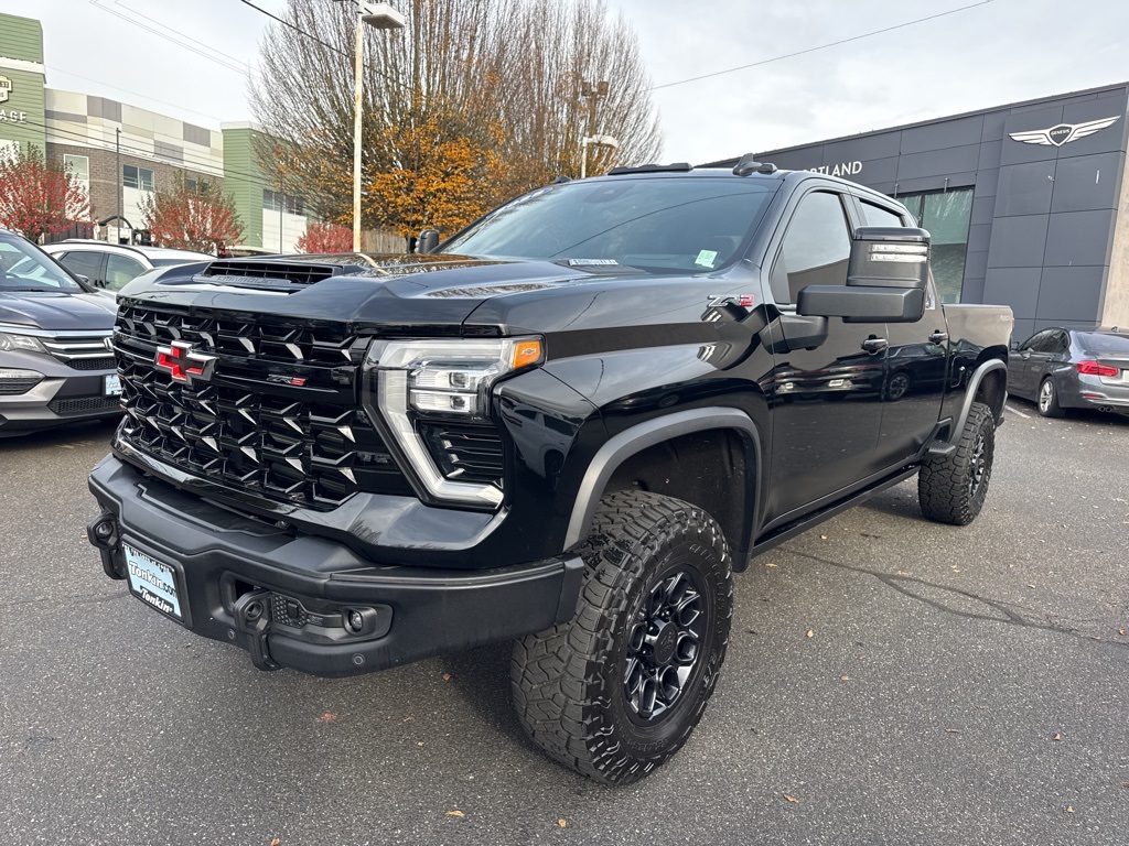 2025 Chevrolet Silverado 2500HD ZR2 photo 3