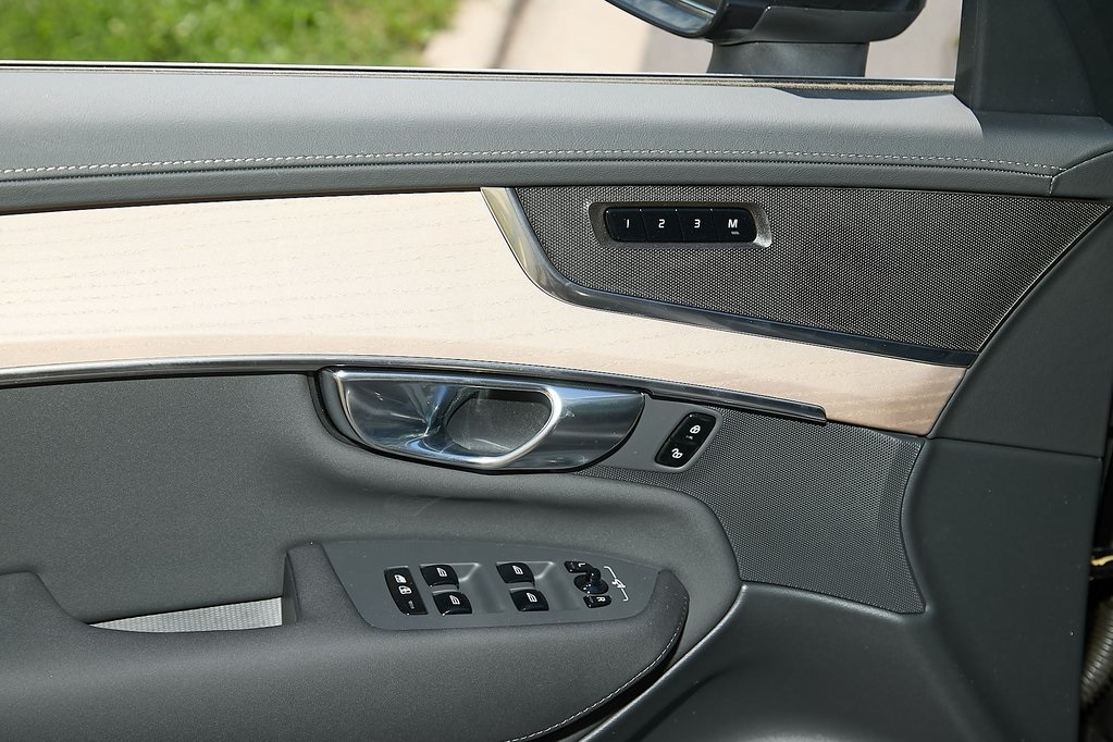 2025 VOLVO XC90 - Image 10