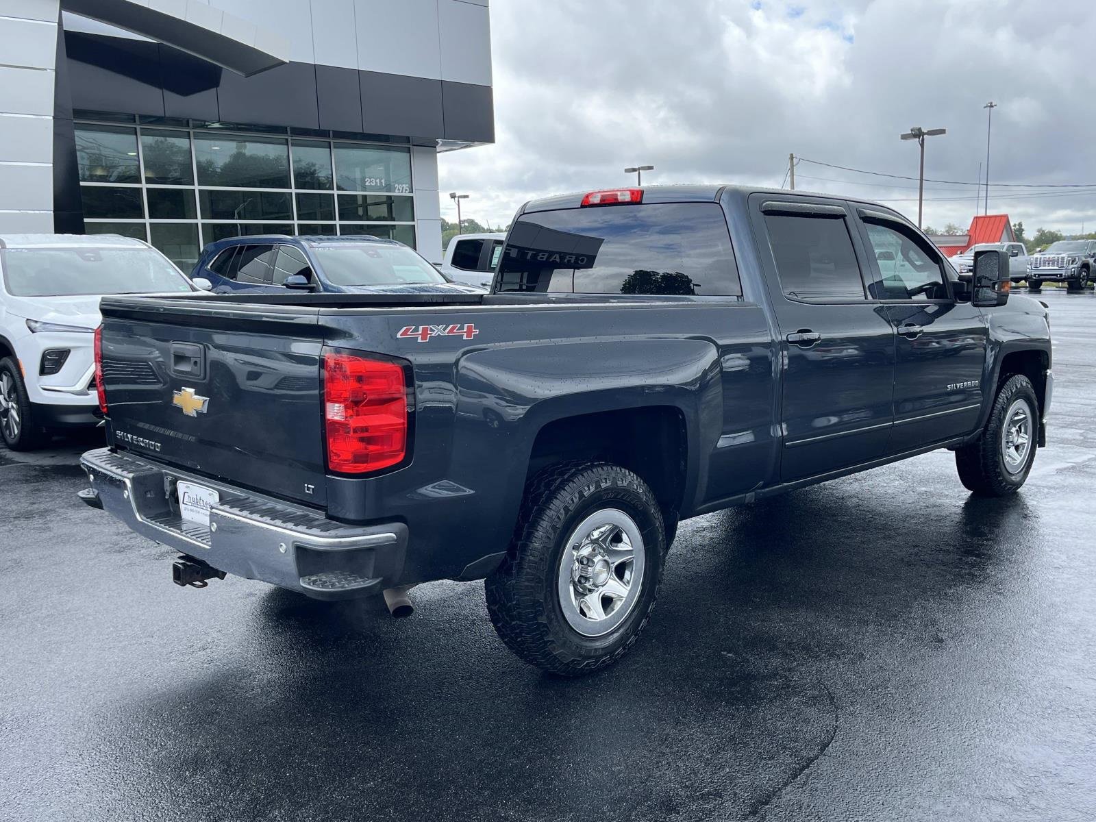 2017 Chevrolet Silverado 1500 LT photo 2