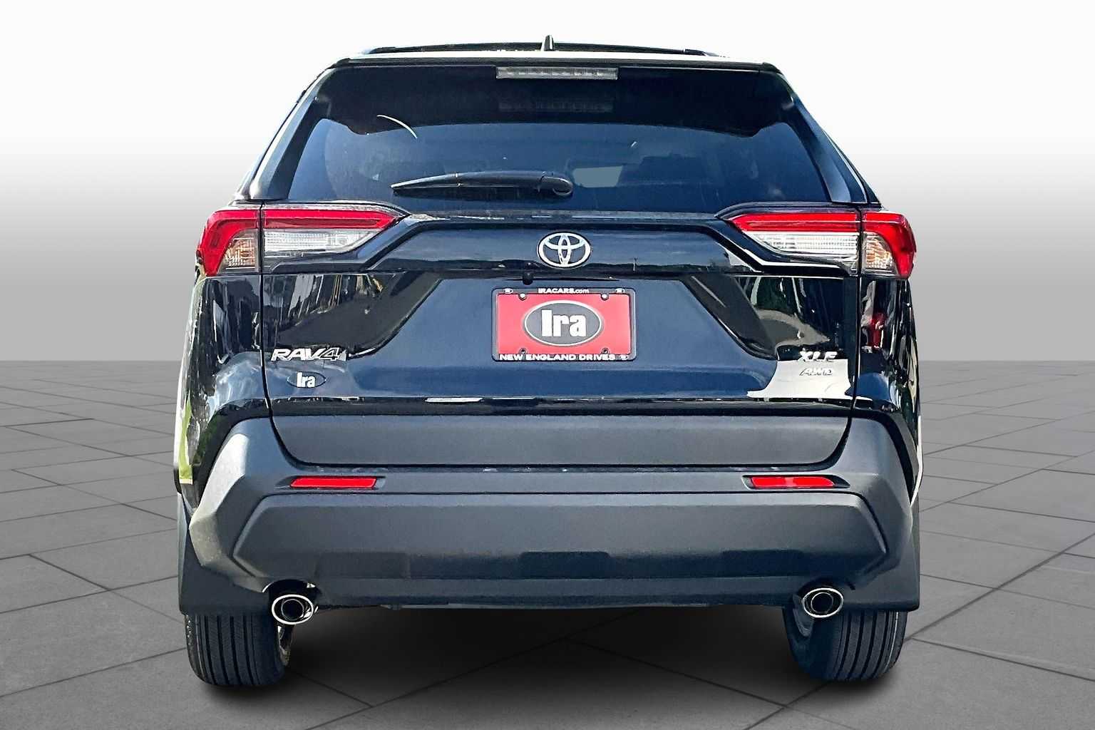 2025 Toyota RAV4 XLE photo 3