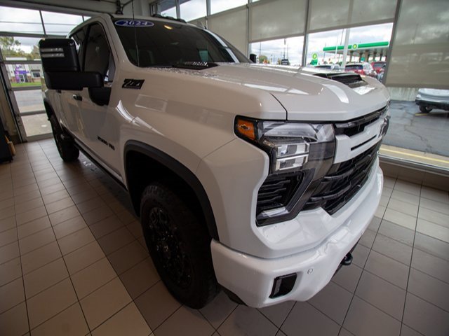 2024 Chevrolet Silverado 2500HD LTZ photo 3