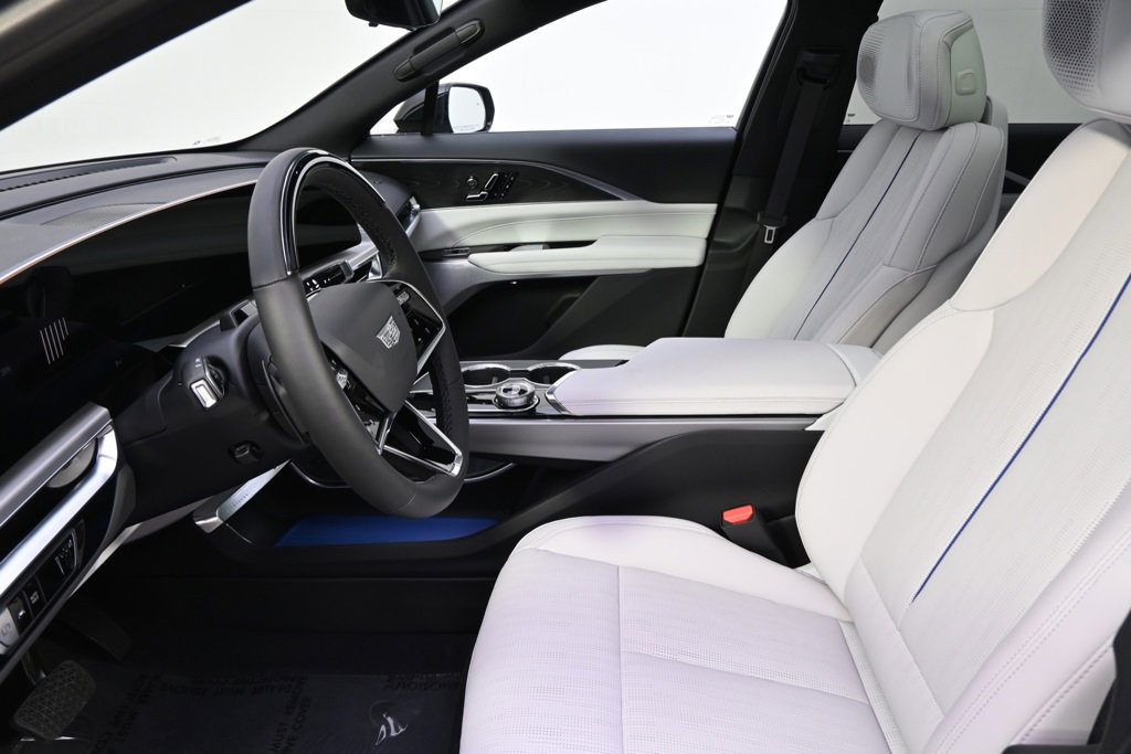 2025 Cadillac Lyriq Luxury photo 7