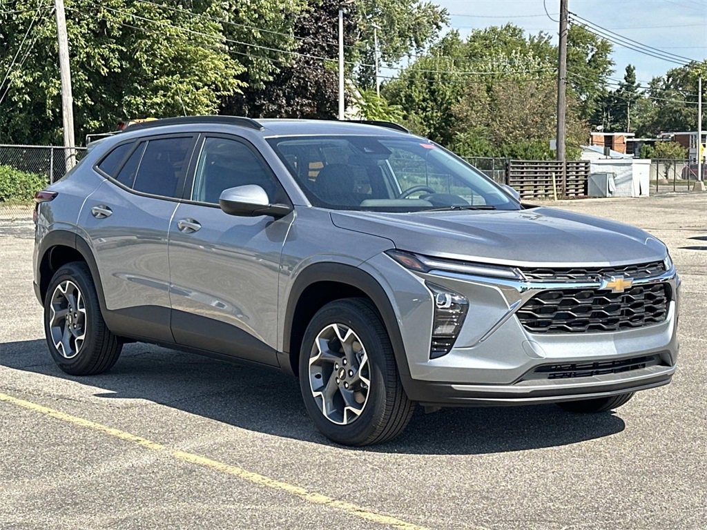 2025 Chevrolet Trax LT photo 7