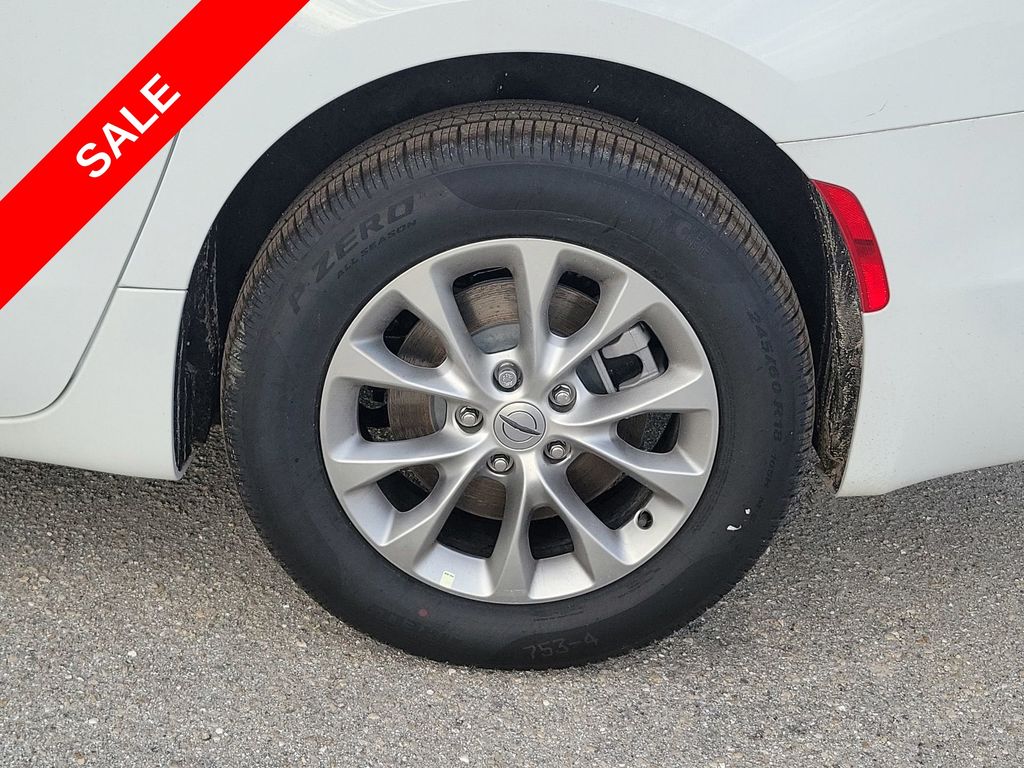 2025 Chrysler Pacifica photo 17