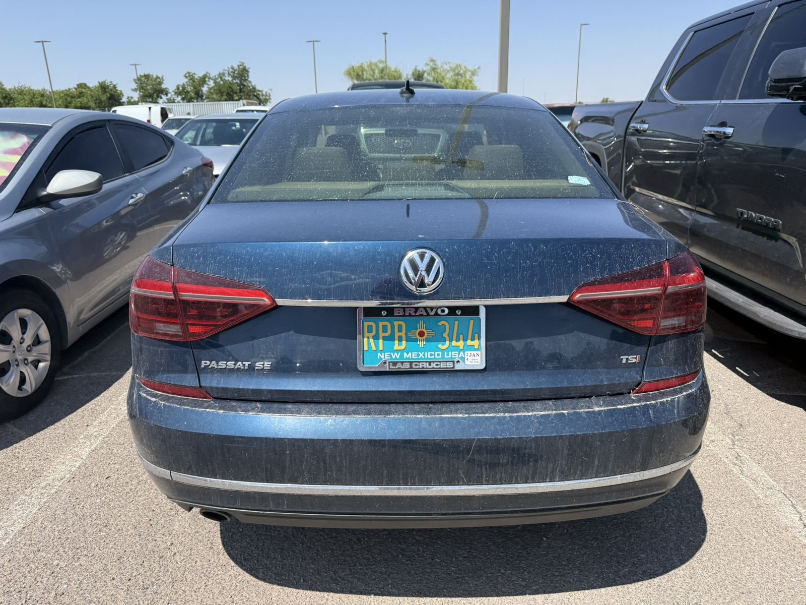Used 2018 BLUE Volkswagen 2.0T SE image 5