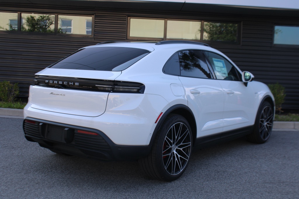 2025 Porsche Macan Electric photo 7