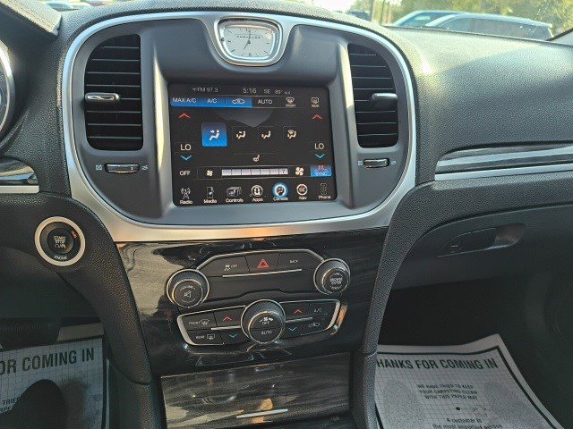2016 Chrysler 300 Limited photo 23