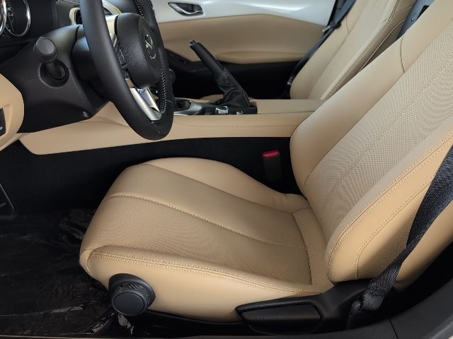 2025 Mazda MX-5 Miata Miata RF Grand Touring photo 12