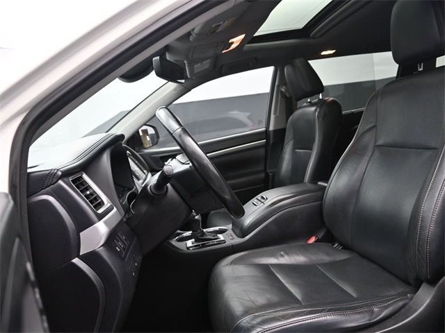 2017 Toyota Highlander Limited photo 8