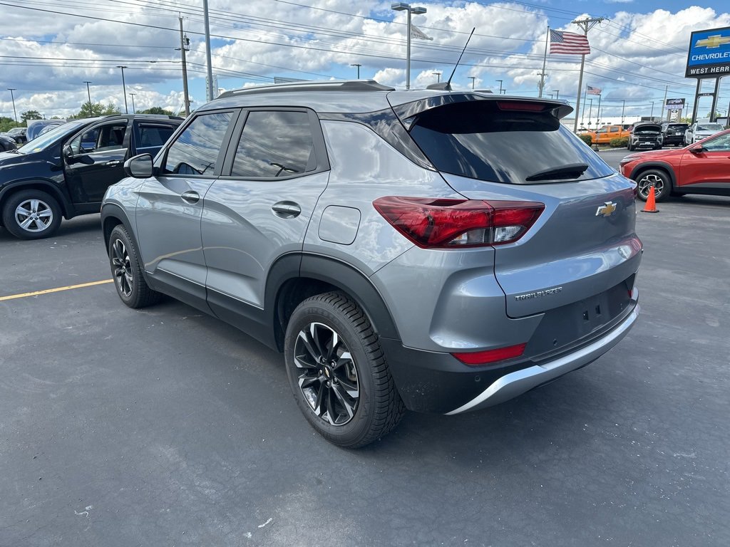 2023 Chevrolet Trailblazer LT photo 2