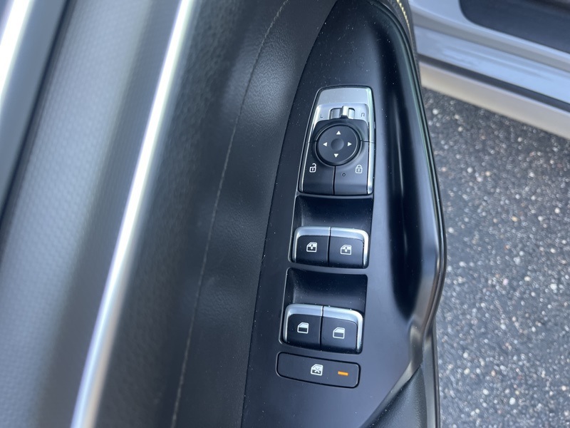 2022 Kia K5 GT-Line photo 10