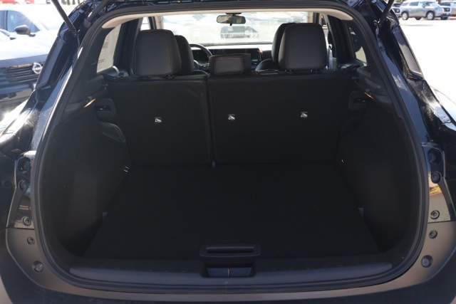 2026 Nissan Kicks SR photo 14