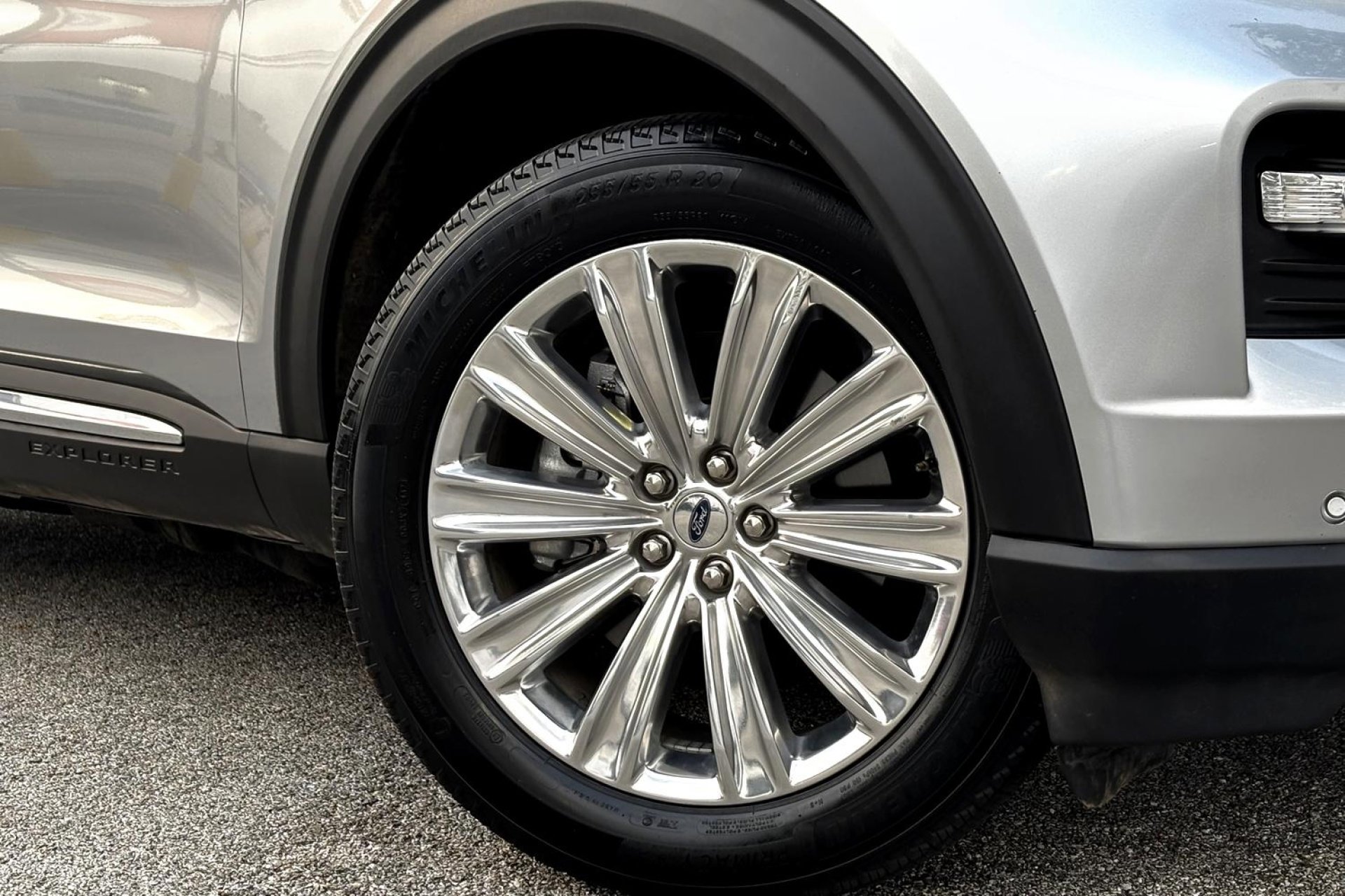 2021 Ford Explorer Limited photo 2