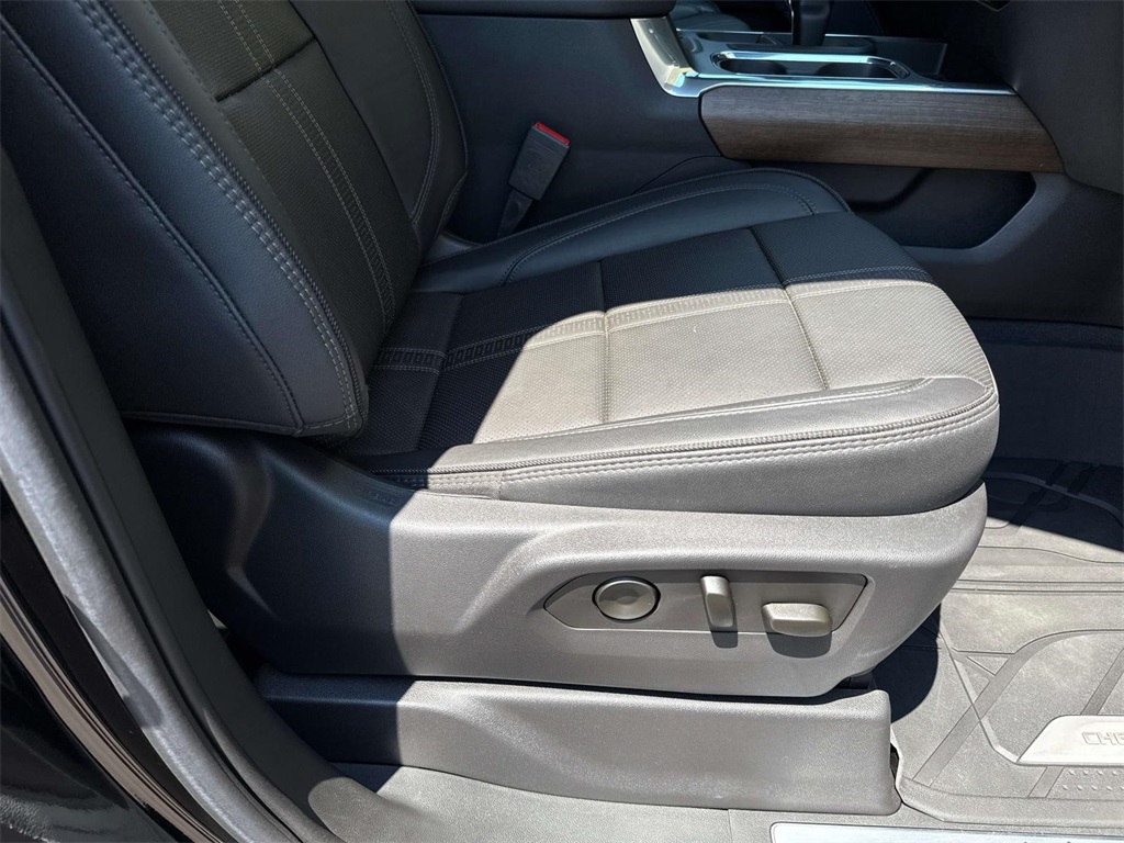 2023 Chevrolet Silverado 1500 High Country photo 17