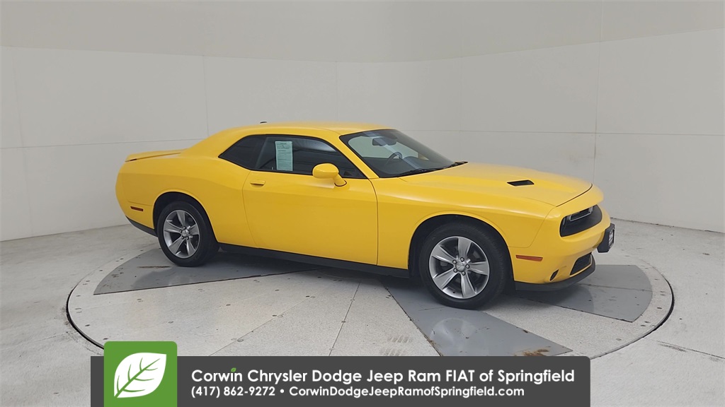 2018 Dodge Challenger SXT photo 2