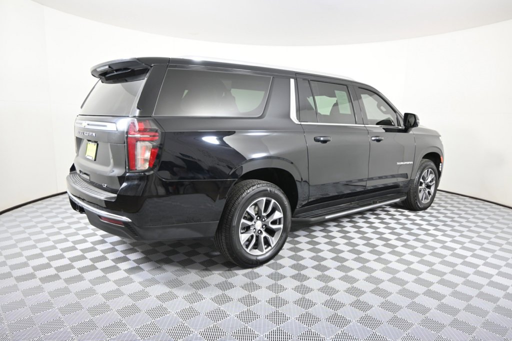 2023 Chevrolet Suburban LT photo 6