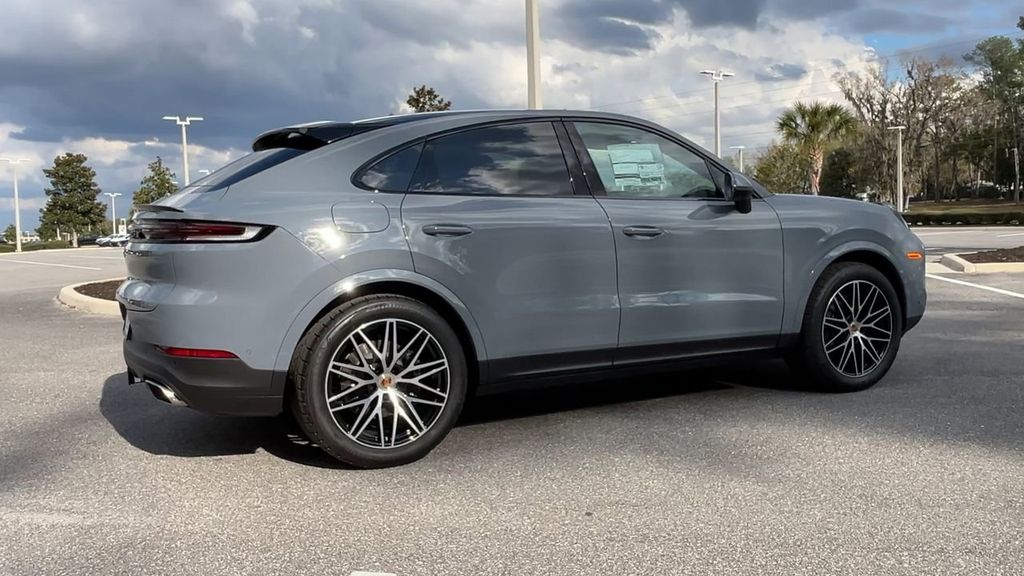 2025 Porsche Cayenne Coupe Base photo 8