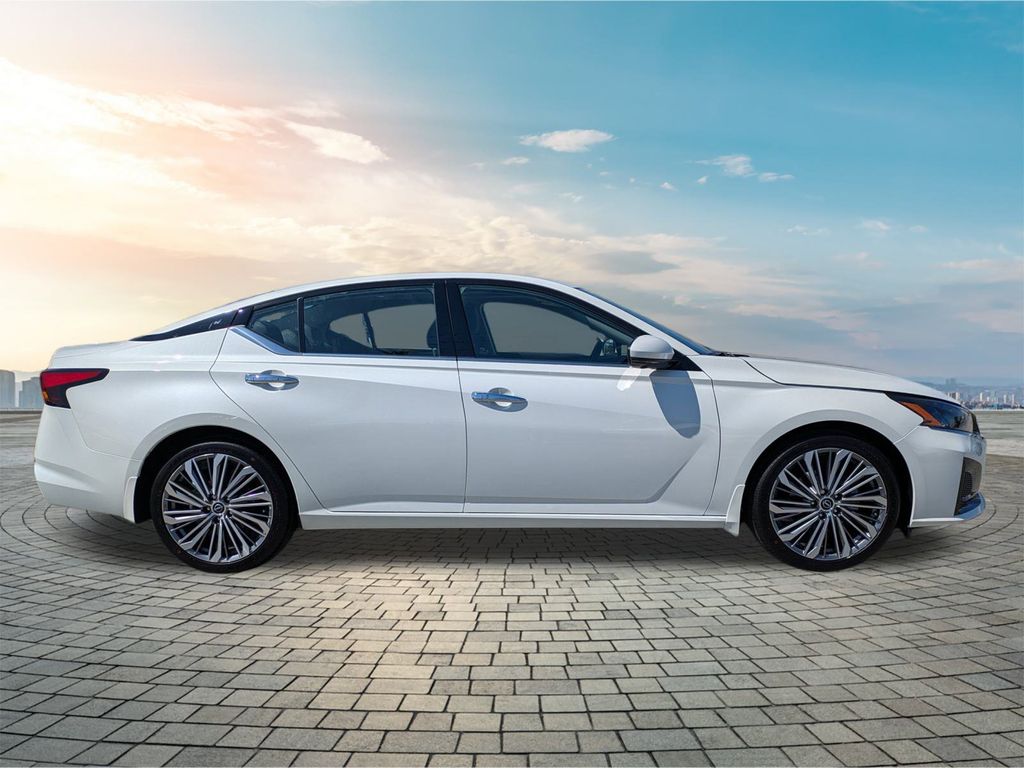 2025 Nissan Altima SL photo 2