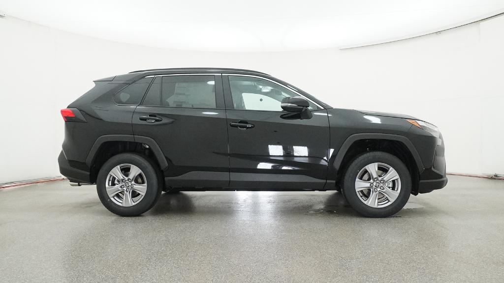 2025 Toyota RAV4 XLE photo 22