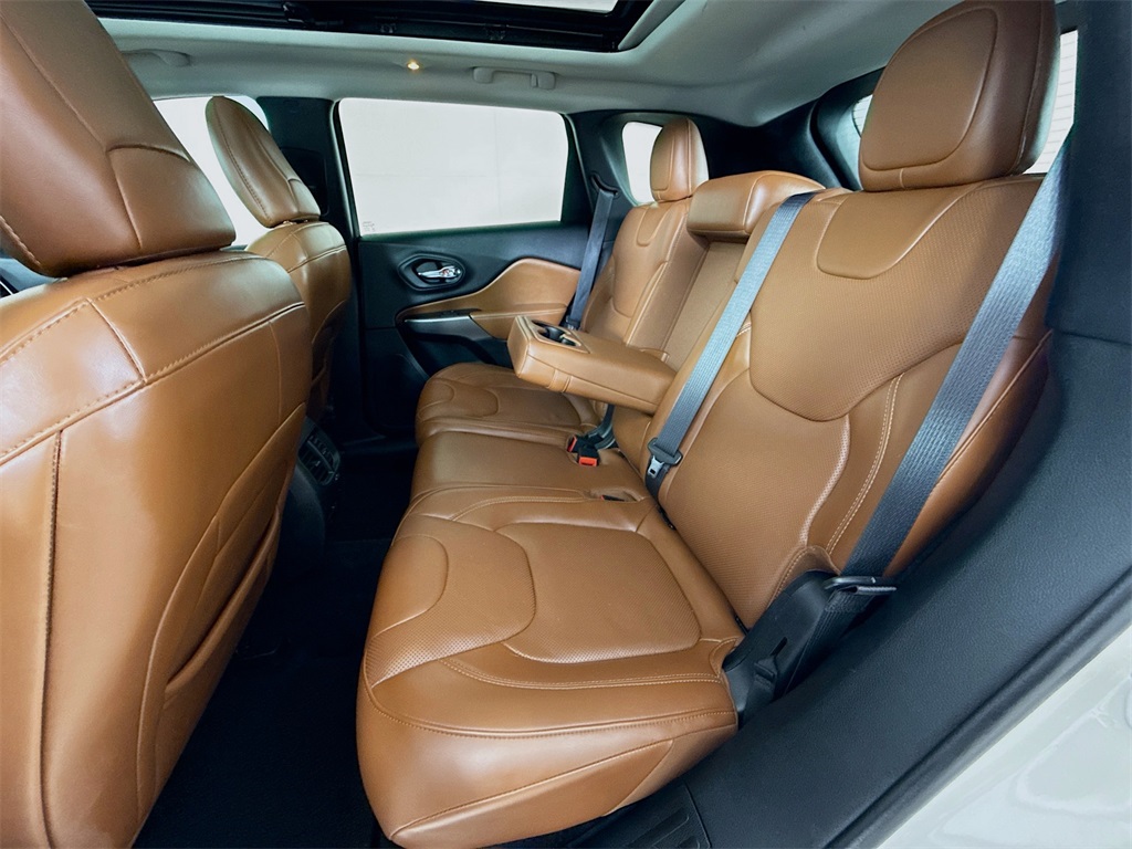 2019 Jeep Cherokee Overland photo 21