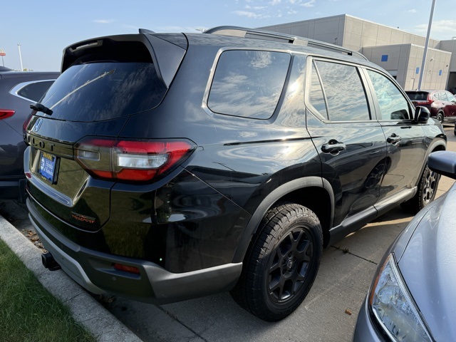 2024 Honda Pilot TrailSport photo 2