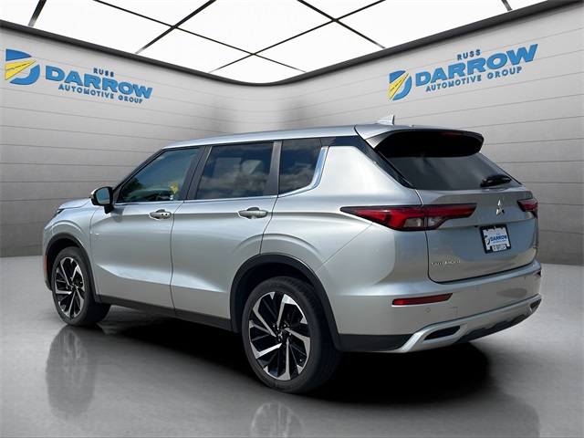 2024 Mitsubishi Outlander SE photo 3
