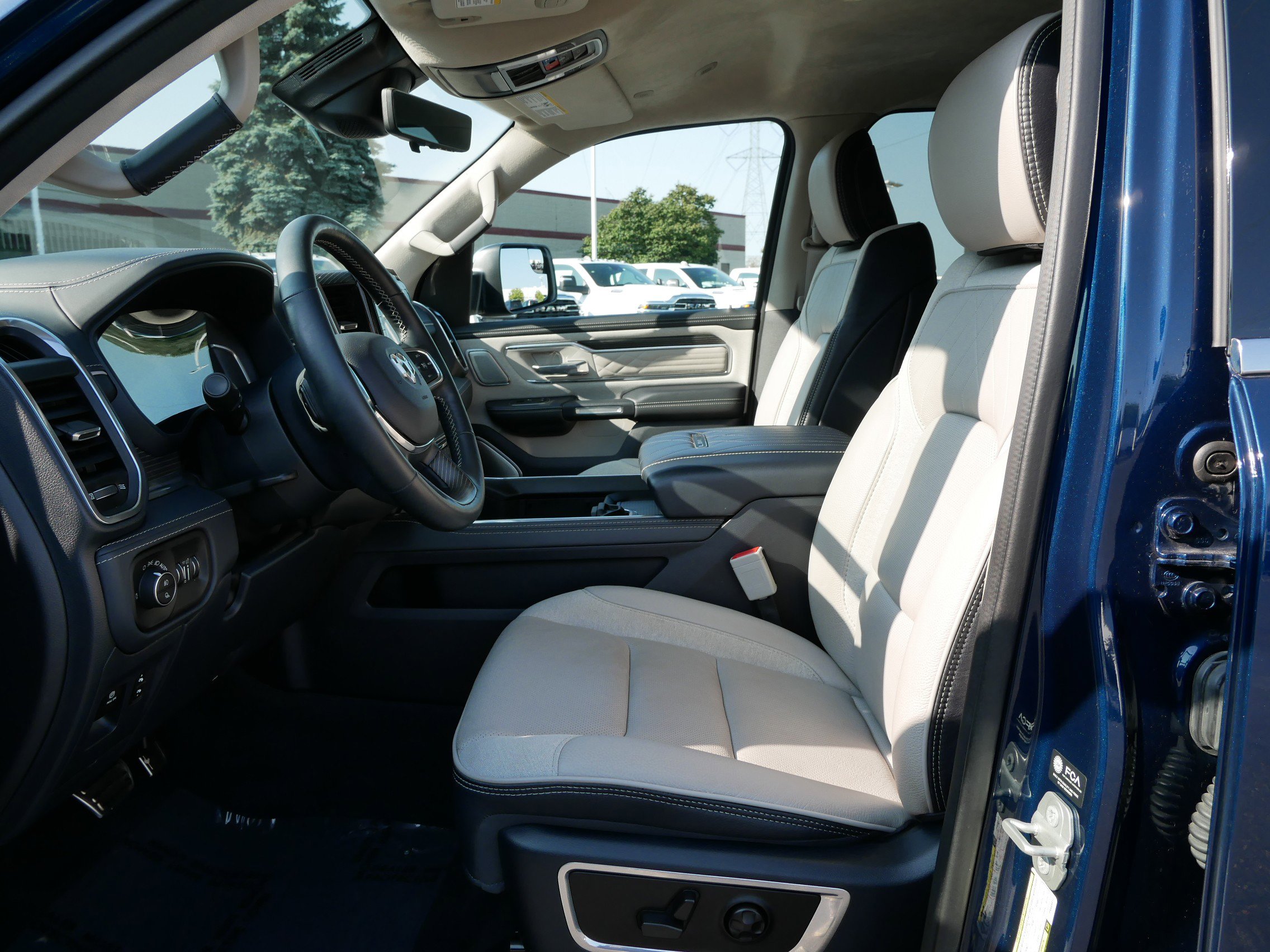 2023 Ram 1500 Limited photo 10