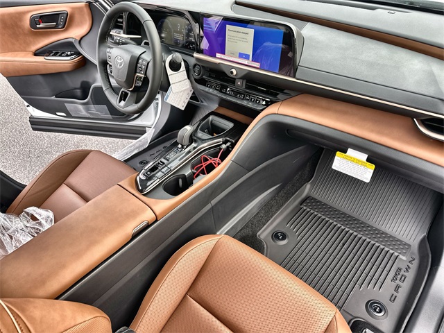 2025 Toyota Crown Signia Limited photo 32