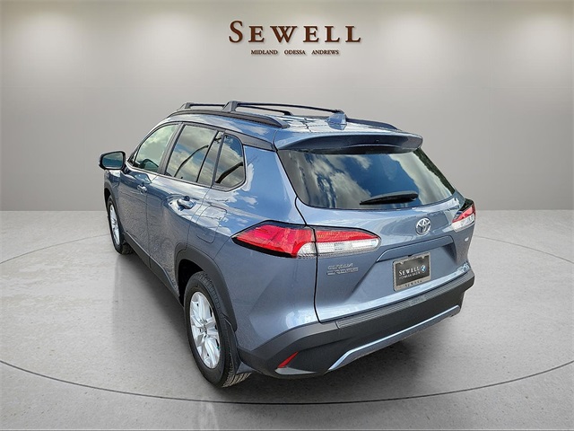 2024 Toyota Corolla Cross LE photo 3