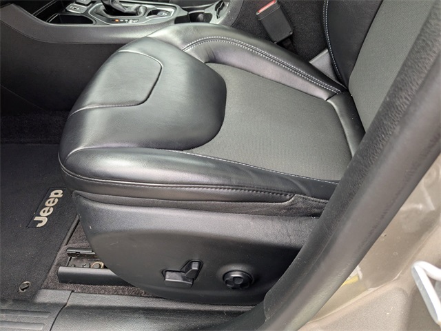 2019 Jeep Cherokee Latitude photo 20