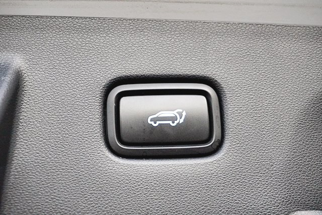 Used 2022 White Hyundai Limited image 13